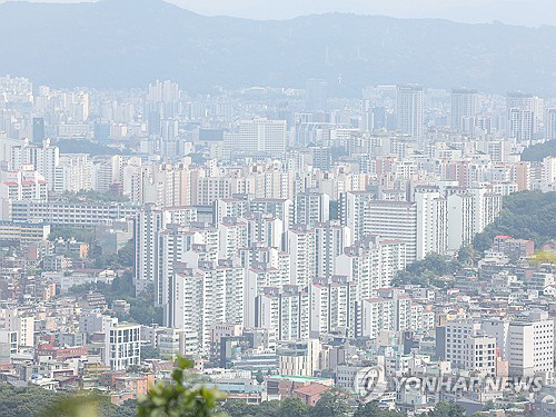 서울 남산에서 내려다본 아파트 일대[연합뉴스 자료사진]