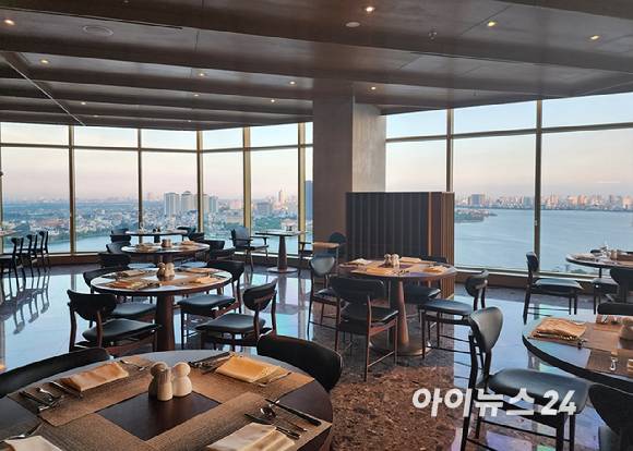 'L7 바이 롯데 웨스트레이크 하노이' 21층에 위치한 레스토랑 '레이어드. [사진=구서윤 기자]