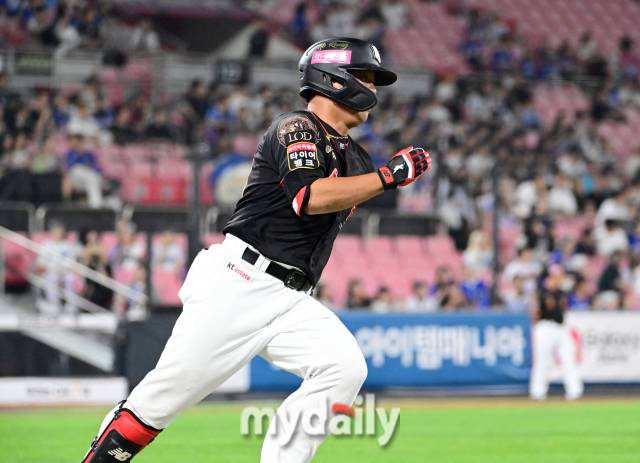 만루홈런을 치고도 전력 질주하는 강백호 / 수원 = 유진형 기자 zolong@mydaily.co.kr