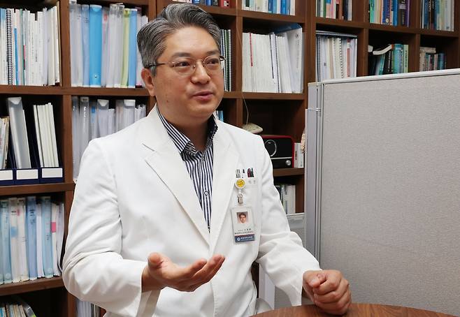 인터뷰하는 이영훈 교수 [촬영: 임채두 기자]