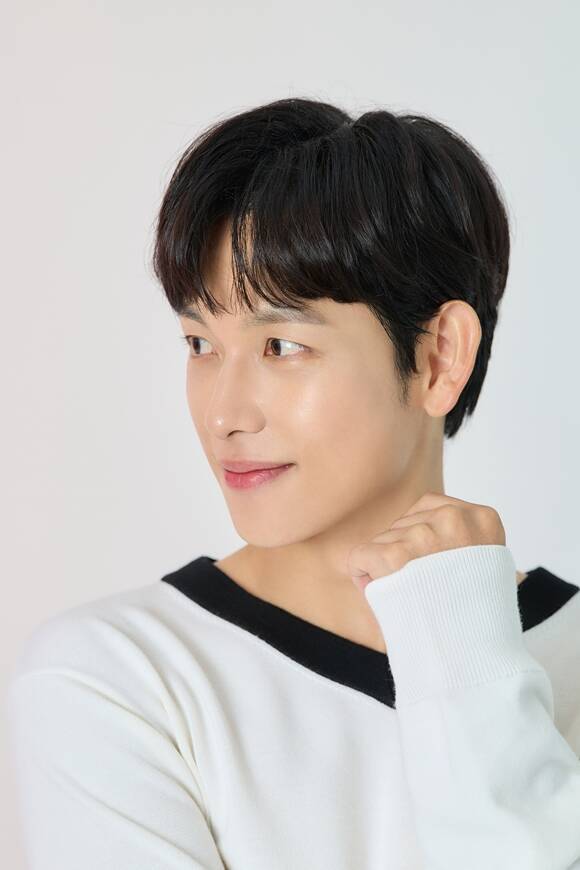 임시완은 "제가 할 법한 것이 정확하게 구체화되는, 그 기둥이 되는 결과값이 나오는 때를 기대하고 있다"라고 배우로서 목표하는 바를 전했다. /롯데엔터테인먼트