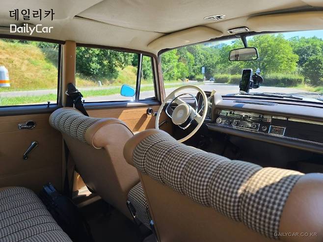 벤츠, W 110 (E 200), (테일핀), (1965년 생산된 E클래스 3세대 모델)