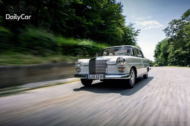 벤츠, W 110 (E 200), (테일핀), (1965년 생산된 E클래스 3세대 모델)