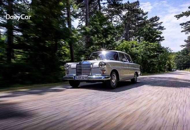 벤츠, W 110 (E 200), (테일핀), (1965년 생산된 E클래스 3세대 모델)