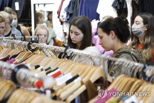 미국 룰루레몬 매장 쇼핑객들 [AFP 연합뉴스 자료사진. 재판매 및 DB 금지]