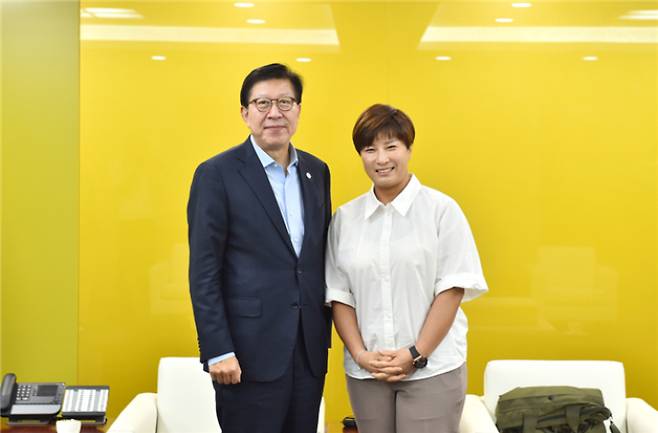 박형준 부산시장과 박세리 선수. 부산시 제공