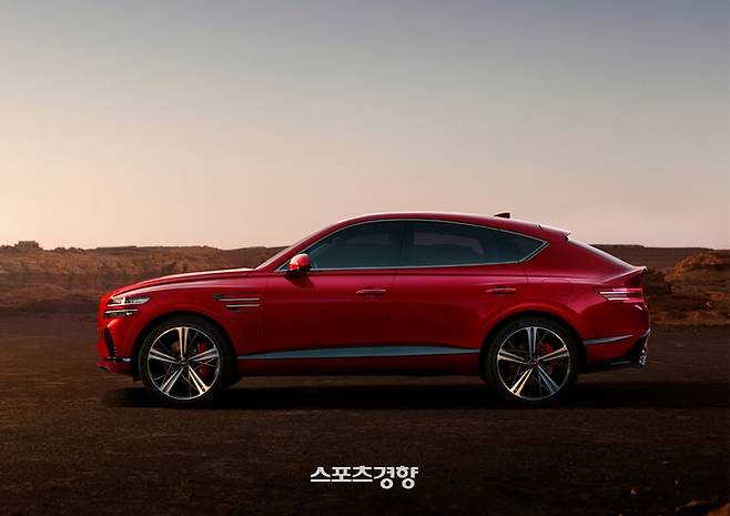 제네시스 브랜드 최초의 쿠페 SUV ‘GV80 쿠페’. 미려한 투라인 디자인 정체성이 돋보이는 구조다.
