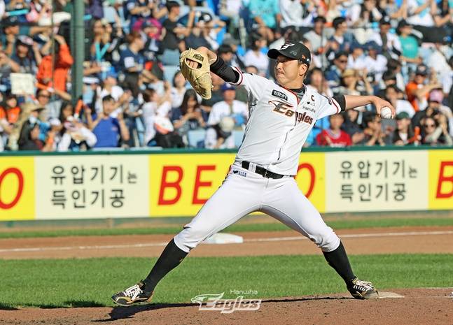한화 정우람이 2일 대전 NC전에서 투구하고 있다. /사진=한화 이글스