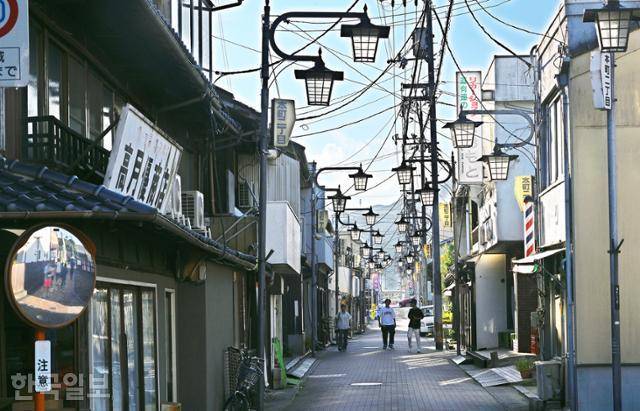에히메현 소도시 오즈의 고풍스러운 골목 풍경.