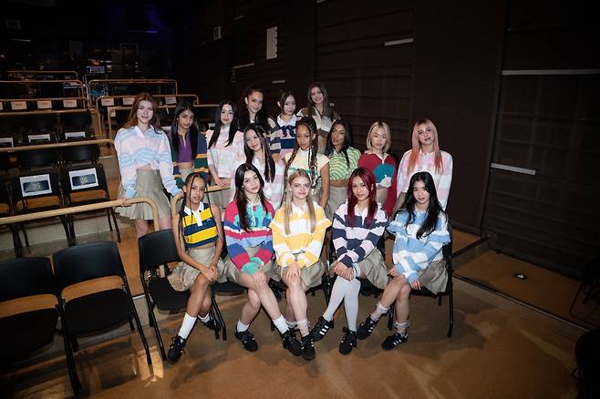 The 18 contestants of global girl group debut project "The Debut: Dream Academy" pose for a photo during the program's first fan meet-and-greet event, "Break Time," held in Seoul on Wednesday. (Hybe x Geffen)