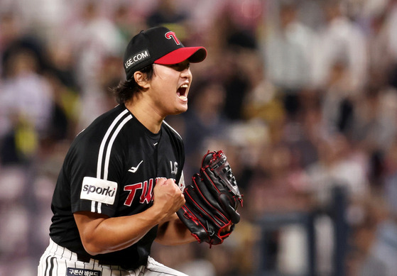 Go Woo-suk of the LG Twins celebrates during a game against the Kia Tigers at Gwangju Kia Champions Field in Gwangju on Sept. 19.  [YONHAP]