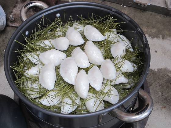 Oryeo songpyeon, rice cake made from newly harvested rice [NATIONAL FOLK MUSEUM OF KOREA]
