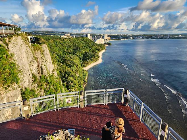 투 러버스 포인트의 두 연인 여행객