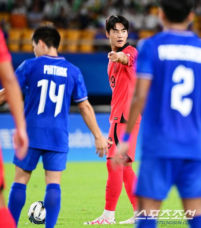 21일 오후 중국 진화스타디움에서 열린 항저우아시아게임 남자축구 예선 2차전 대한민국과 태국의 경기. 세트피스를 준비하고 있는 대표팀 설영우. 진화(중국)=송정헌 기자songs@sportschosun.com/2023.09.21/