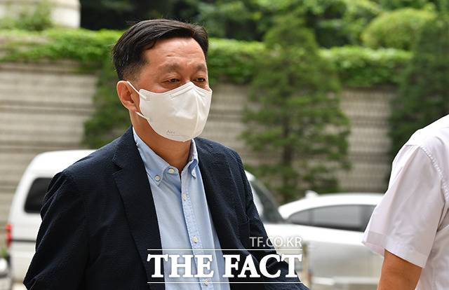 특정범죄가중처벌 등에 관한 법률 위반(뇌물) 혐의를 받는 정진상 전 더불어민주당 대표실 정책조정실장이 7월 4일 오전 서울 서초구 서울중앙지방법원에서 열린 공판에 출석하고 있다. /박헌우 기자