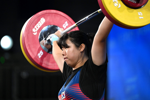 2022 항저우 아시안게임 여자 역도 87㎏급 동메달을 차지한 정아람. AFP=연합뉴스