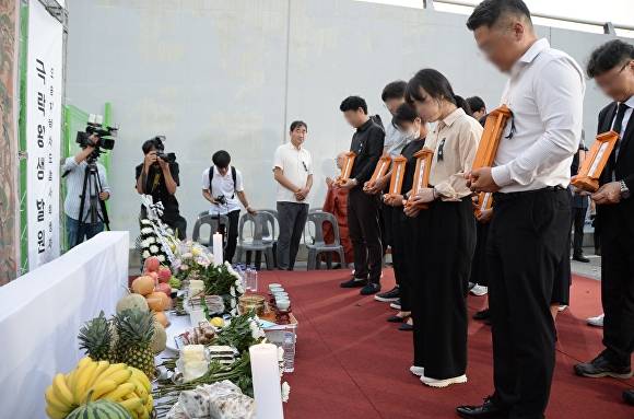 청주 오송 참사가 발생한 흥덕구 오송읍 궁평2 지하차도에서 1일 희생자들을 위한 추모제가 열리고 있다. 2023. 09. 01. [사진=뉴시스]