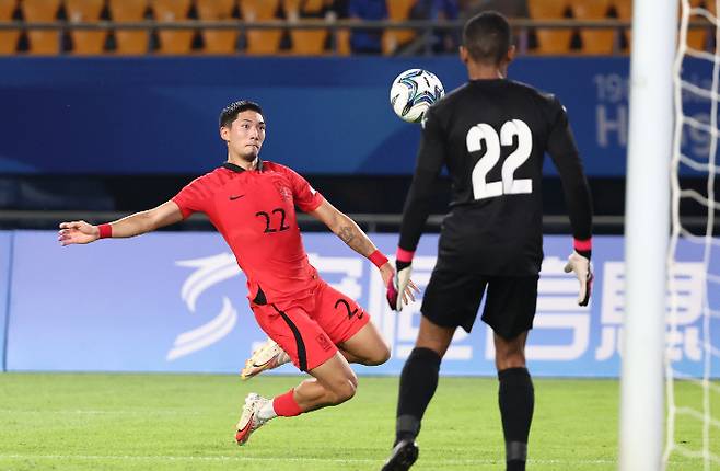 아시안게임 축구 대표팀 박규현이 슛을 시도하고 있다. 연합뉴스