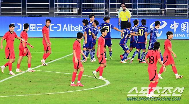 7일 오후 중국 항저우 황룽스포츠센터스타디움에서 대한민국 축구대표팀과 일본의 항저우아시안게임 남자축구 결승전이 열렸다. 전반 일본에 선취골을 허용한 축구대표팀. 항저우(중국)=송정헌 기자songs@sportschosun.com/2023.10.07/