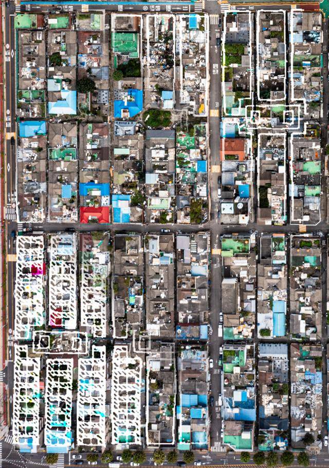 산곡 영단주택 준공 1년 후 현장 건축물을 조사한 일본 건축·민속학자 곤 와지로의 스케치와 지난달 21일 촬영한 사진을 겹쳤다. 이한호 기자·가택종합연구재단 자료