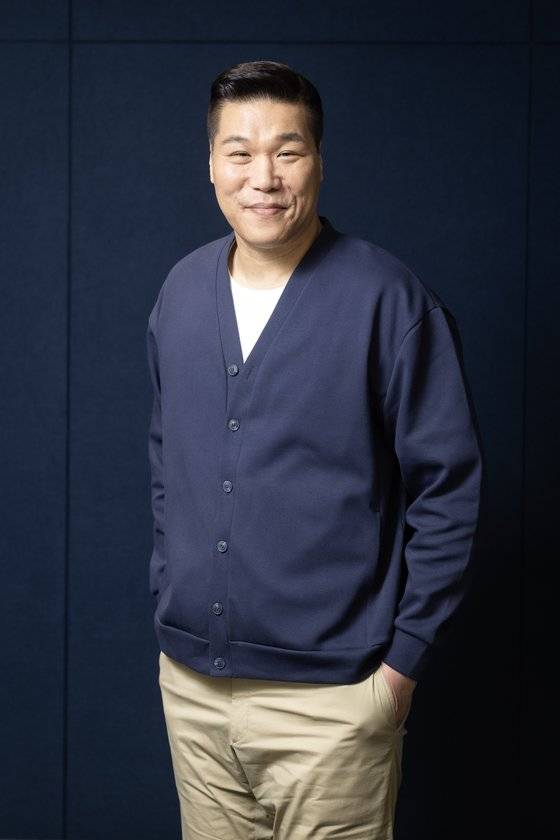 서울 상암동 중앙SUNDAY 대회의실에서 인터뷰를 한 서장훈이 편안한 표정을 짓고 있다. 최기웅 기자