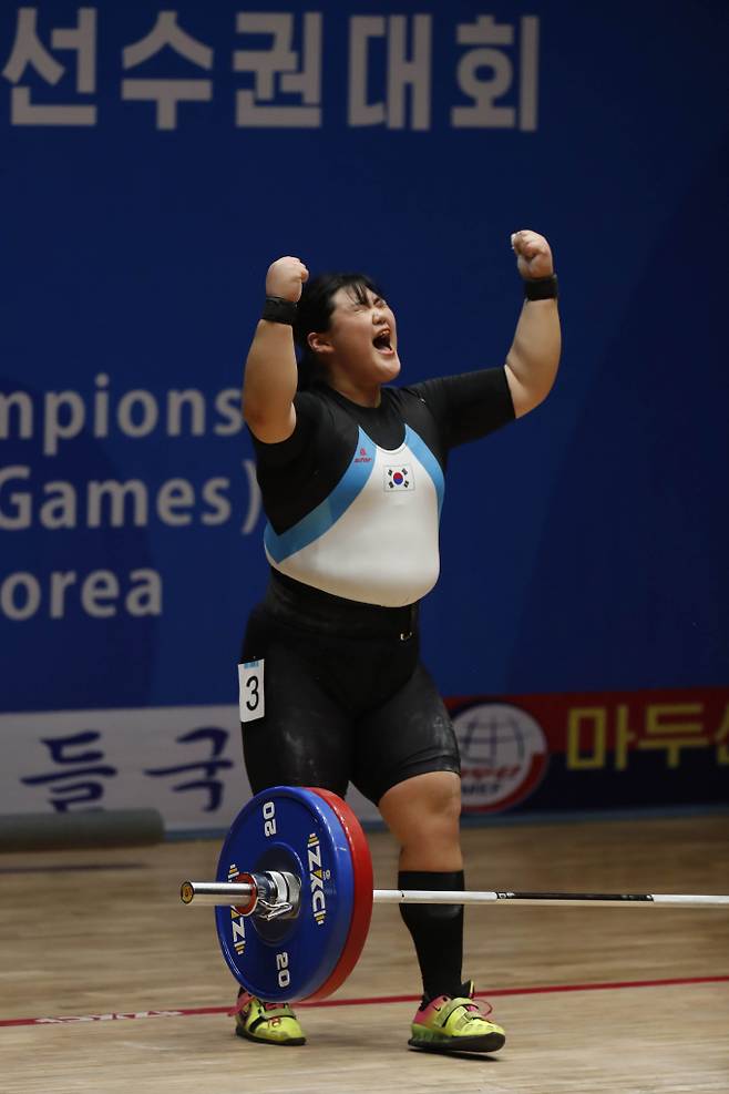 박혜정이 역도 여자 87kg 이상급에서 금메달을 따냈다. /사진= 뉴스1