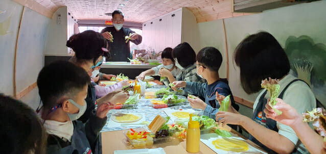 오픈놀이 시행한 신중년 도시재생 교육 모습.