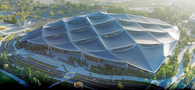 미국 캘리포니아주 마운틴뷰의 구글 찰스턴이스트 캠퍼스 전경. 구글 글로벌 본사인 구글플렉스 옆에 최근 완공된 건물로, 인공지능(AI) 개발을 총괄하는 핵심 기지다.   구글 제공