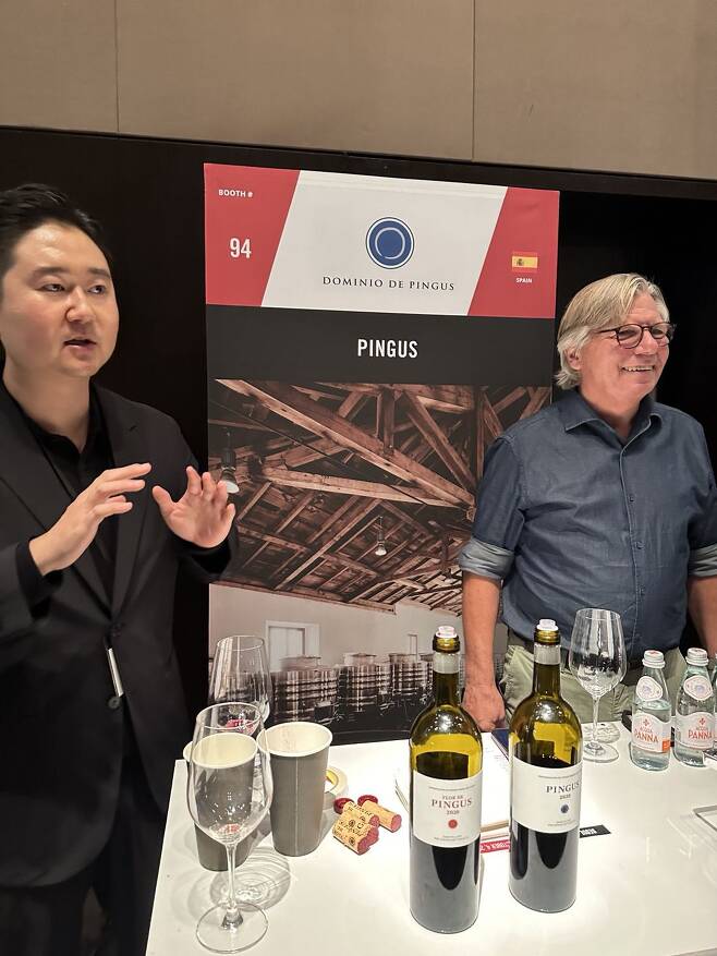 /이혜운 기자 스페인 와인의 자존심 핑구스 와인메이커(오른쪽)