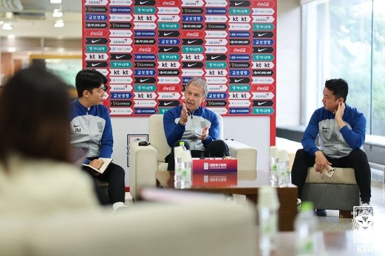 대한축구협회 출입기자단 간담회에 참석한 위르겐 클린스만 축구대표팀 감독. 사진 대한축구협회