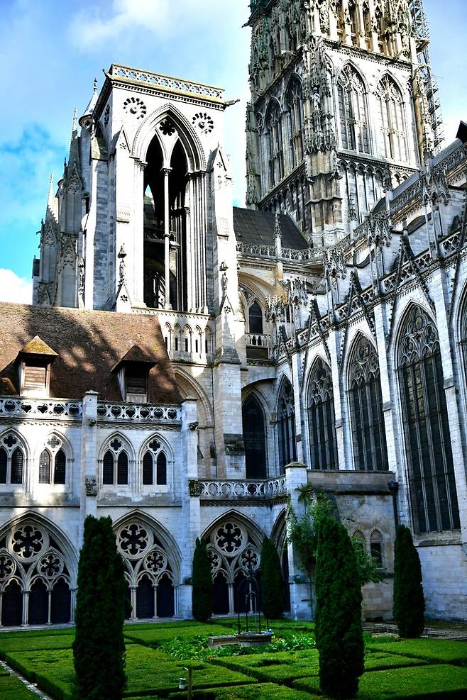 루앙 대성당 정원.