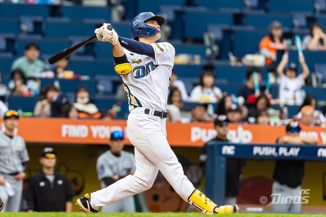 NC 김주원이 9일 창원 한화전에서 타격하고 있다. NC 제공