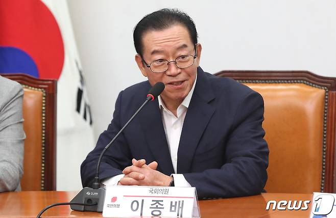 10일 이종배 의원이 한국전력이 전관업체와 수의계약을 체결하며 감사원 통지 의무를 지키지 않았다며 산업부 차원의 별도 감시 체계가 필요하다고 지적했다. 사진은 이 의원.(자료사진)/뉴스1 ⓒ News1 임세영 기자