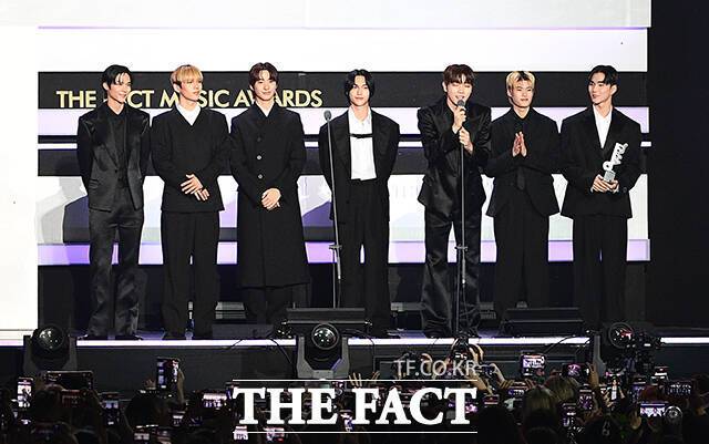 아티스트와 팬이 함께 만들고 즐기는 K-POP 축제 '2023 더팩트 뮤직 어워즈'가 10일 오후 인천 남동구 수산동 인천남동체육관에서 화려한 막을 올린 가운데 그룹 라이즈가 넥스트리더상을 수상 받은 뒤 소감을 밝히고 있다. /인천남동체육관=이동률 기자