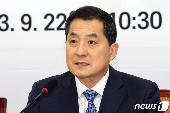 (서울=뉴스1) 황기선 기자 = 박대출 국민의힘 정책위의장이 22일 오전 서울 여의도 국회에서 열린 가맹점주 피해 방지 및 보호를 위한 가맹사업 필수품목 제도 개선 민·당·정협의회에서 모두발언을 하고 있다. 2023.9.22/뉴스1  Copyright (C) 뉴스1. All rights reserved. 무단 전재 및 재배포,  AI학습 이용 금지.