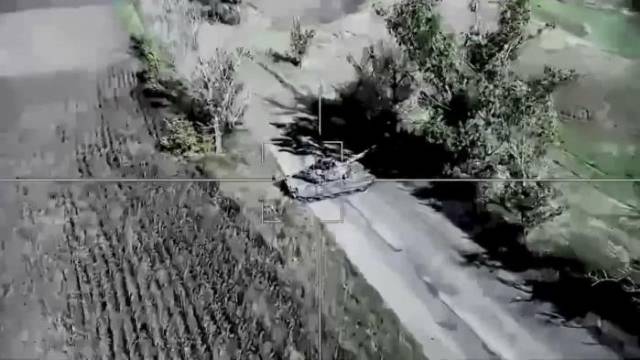 러시아 국방부는 최근 서방 세계가 우크라이나에 지원한 각종 고가치 첨단무기에 대한 ‘란쳇-3’ 자폭드론의 공격 영상을 공개해 심리전 도구로도 활용하고 있다. 사진=러시아 국방부 유튜브 캡처