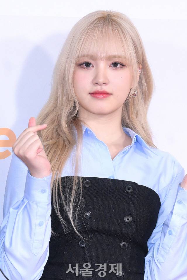 그룹 아이브(IVE) 리즈가 10일 오후 인천 남동구 인천 남동체육관에서 열린 ‘2023 더팩트 뮤직 어워즈(TMA)’ 레드카펫에서 포즈를 취하고 있다. 김규빈 기자