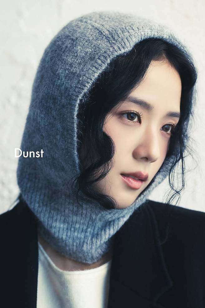 지수와 함께 한 2023년 가을·겨울(FW) 시즌 컬렉션 화보. 던스트(Dunst) 제공.