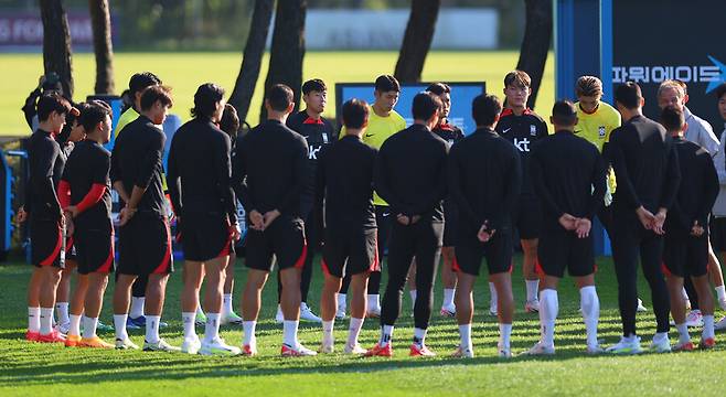 ▲ 팬 앞에서 훈련에 나선 축구대표팀. ⓒ연합뉴스