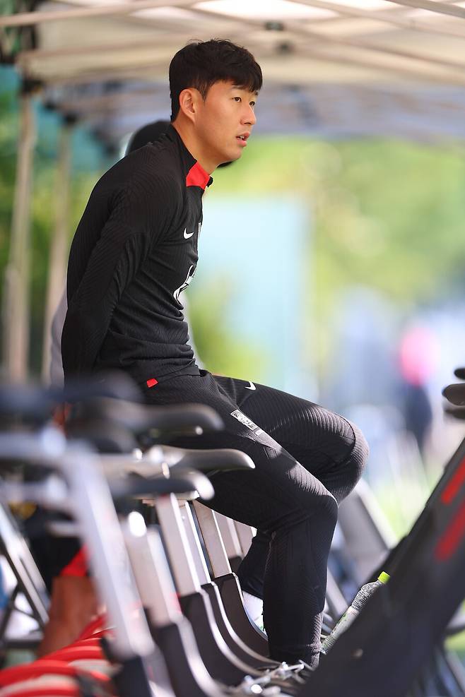 ▲ 자전거 타는 손흥민. ⓒ연합뉴스