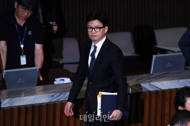 한동훈 법무부 장관이 지난 21일 더불어민주당 이재명 대표에 대한 체포동의안 가결 후 서울 여의도 국회 본회의장을 떠나고 있다.ⓒ데일리안 홍금표 기자