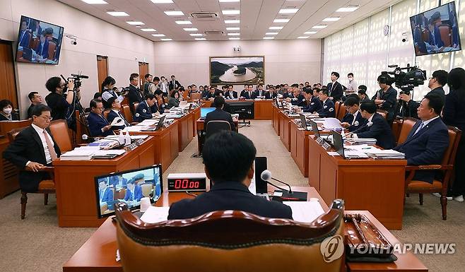 농해수위 국정감사 (서울=연합뉴스) 한종찬 기자 = 11일 국회에서 농림축산식품해양수산위원회 국정감사가 열리고 있다. 2023.10.11 saba@yna.co.kr