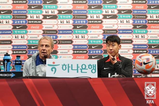 위르겐 클린스만 감독(왼쪽)과 손흥민 사진=대한축구협회(KFA)