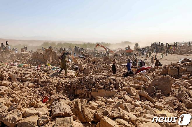 아프가니스탄 지진 피해 현장. ⓒ AFP=뉴스1