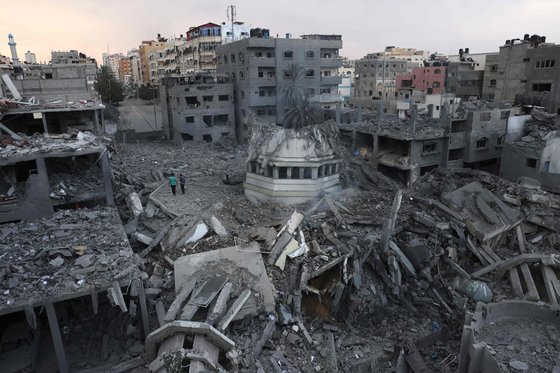 9일(현지시간) 이스라엘 공습으로 붕괴된 팔레스타인 아흐메드 야신 모스크. AFP=연합뉴스