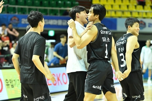 승부처에서 3점을 적중한 일데폰소 [KBL 제공]