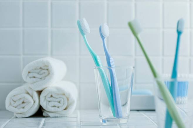 집안에서 놓치기 쉬운 청소 사각지대가 있는데, 바로 세면대 수도꼭지 손잡이 부분이나 칫솔꽂이, TV 리모컨 등이다. [사진=클립아트코리아]