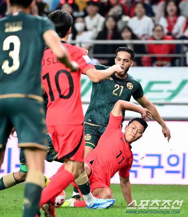 13일 서울월드컵경기장에서 열린 대한민국 축구 국가대표팀과 튀니지의 경기, 황희찬이 돌파를 시도하고 있다. 상암=허상욱 기자wook@sportschosun.com/2023.10.13/