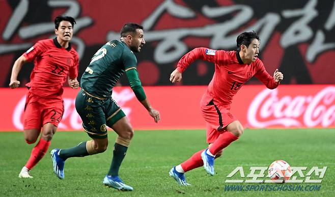 13일 서울월드컵경기장에서 열린 대한민국 축구 국가대표팀과 튀니지의 경기, 이강인이 돌파를 시도하고 있다. 상암=허상욱 기자wook@sportschosun.com/2023.10.13/