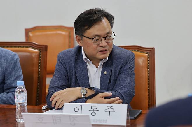 이동주 더불어민주당 의원이 13일 국회 산업통상자원중소벤처기업위원회 국정감사에서 질의를 하고 있다. 이동주 의원실 제공